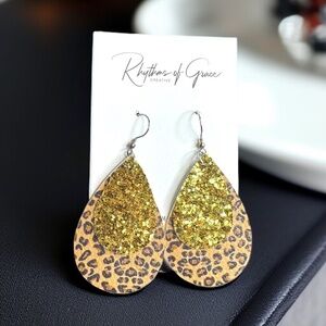 Unleash Your Inner Diva: Cheetah Print & Glitter Teardrop Earrings! NWT